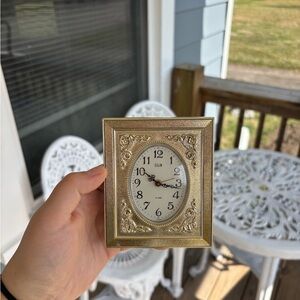 Vintage gold tone ornate Elgin clock